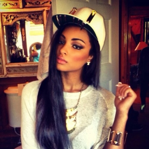 illdatemyself's profile picture. what rhymes with hug me?