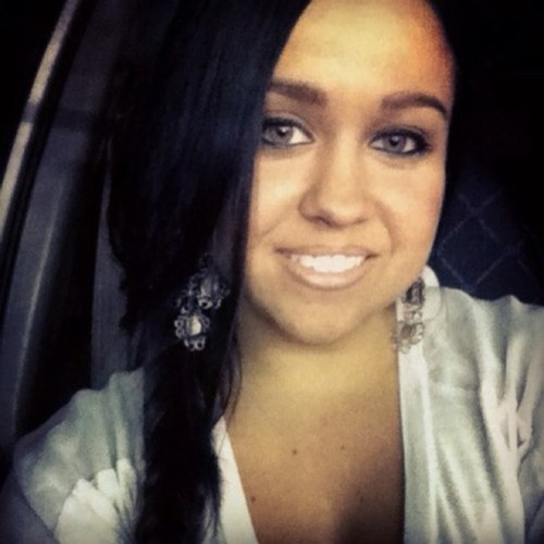 beeeecool's profile picture. not knowing when the dawn will come, i open every door.