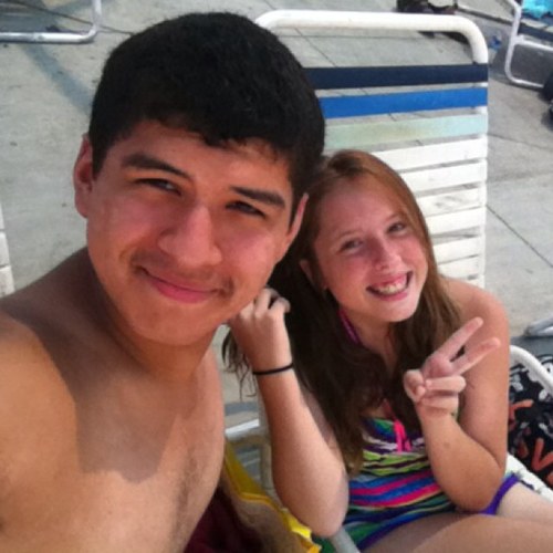Hi, my name is Manuel ! Im chill hmu ! Kik: Manuel_Estrada
