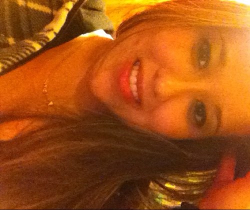 ReyesLeandra's profile picture. Cuando la vida te presente razones para llorar, demuéstrale que tienes mil y unas razones para reír :).