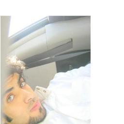 كاظمي  الهوى ، أفكرُ دائماً ، أقرر أحياناً ، لا أفعل غالباً. أكتبُ تكفيراً عن حبي ، وتعبيراً عن ذنبي، أحب الشتاء و رائحة الكتب، وبحة صوتها