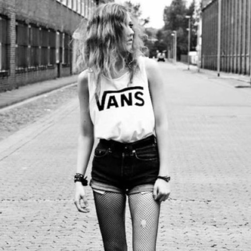 just a girl wanting to vent through tweets. Follow me?