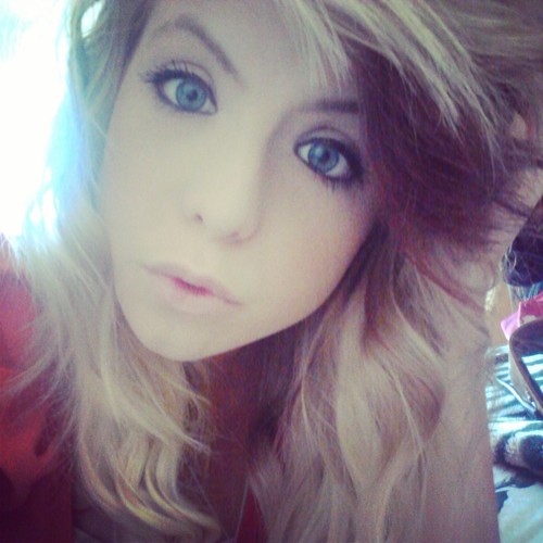 hi im keira, follow me and i'll follow you back :)
