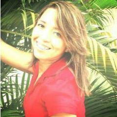 vivo a vida intensamente errando ou acertando,não ligo pra o que falam ou
pensam sobre mim... Não sou Perfeita mais geralmente feliz....