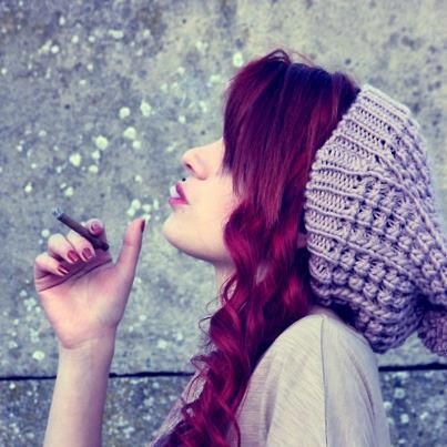 la felicidad se encuentra en el camino que aún está por recorrer. Otra chica enamorada. soy esa persona que cambiará tu vida.