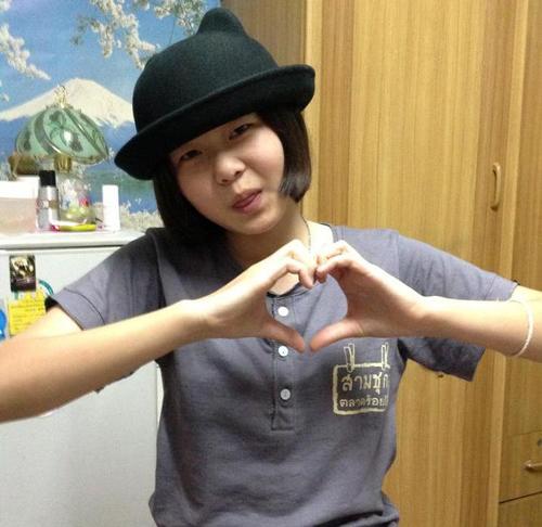 สวัสดี ^^ ยินดีที่ได้รู้จัก เฟลลี่ ร่าเริง ติดตามกันเยอะ ๆ นะ ทักได้ยินดีคุยด้วย Hello ~ Nice to meet you.  Friendly to everyone. Be cheerful. Talk all ages.