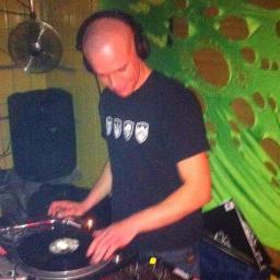 http://t.co/LGb0XEj4IO Bunker BeatZZ: Dark/Deep/minimal/-Techno ElektroFuX: Funky/Deep/Tech/-House Party-reihen: Bunker BeatZz; syntax Error