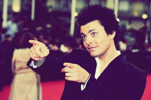 Etre fan c'est bien mais fan de Kev Adams c'est mieux @kevadamsss . Aller le voire le 25/11/13 un rêve ♥♥