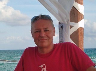 hollinssquare's profile picture. 