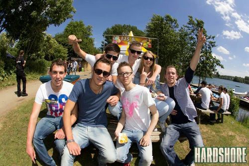 age - 17 / umcn radboud / corps mariniers / music - hardstylee