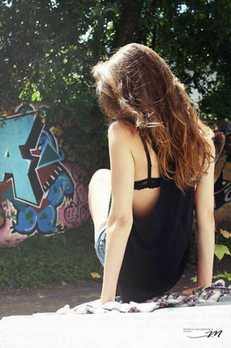An ordinary girl, an ordinary waist, but ordinary is just not good enough today I need perfection #proana #proed don't judge I'm here for you guys