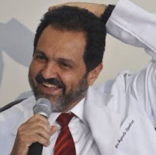 Fui médico sem ser. Fui deputado sem querer. Fui ministro sem saber. Fui comunista sem crer. E agora sou governador petista pra valer? Neeeem...
(perfil fake)