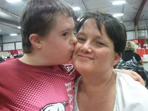 Mom of three-one with special needs, second grade classroom facilitator of 1:1 iPad classroom and an artist.