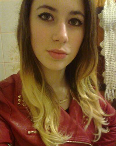 A Priiincesinha que não Nasceeu
Para ficar preza no casteelo, Maaiss Sim para
Enfrentar A realidade Com a Cabeça Eguiida ~ ♥
