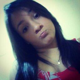 ⋆Deixa ela pensa que é pá, que é modelo, que a fantasia de princesa dura o tempo inteiro ♪  face :) http://t.co/WtzEnRUkFd