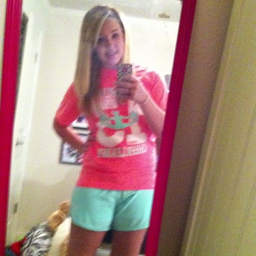 Cheerleader, Short, Country, Work at @SewMatesHS , In a relationship