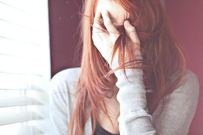 16. Pelirroja con pecas y traje de segunda mano. Tan lista como mi madre,y tan valiente y glotona como mi padre. Albus y Scorpius son mis mejores amigos.