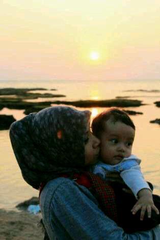 quinnhana's profile picture. Seorang wanita muda, istri dari @rudianoy dan ibu dari Qisya Quinnara Al Zahrona. Owner QuinnaraShop (Quinn's) @yohanaquinnara pusat sepatu handmade Bandung