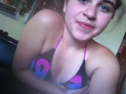 Follow me and ill follow back!! (: Single Bitches !!!! ✌