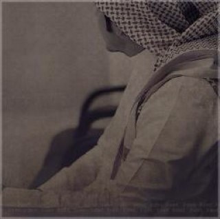 لايُغرِينيَ مِنّ يُصبِحْ بَ أيدِيْ الجّمِيع .