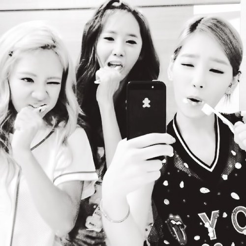 @_gwiyomi_rp Of Girls' Generation 소녀시대 Taeyeon ✦☆ • • Single • •