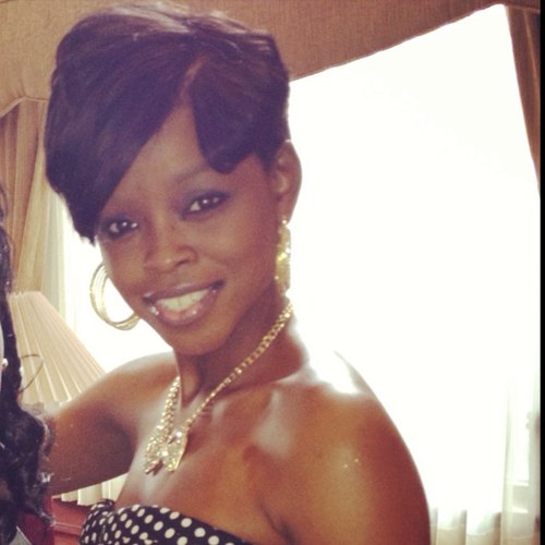 Sexy mama from BX, who like to have funny and party, also in the process of obtaining my bachelors degree in Electronics systems.