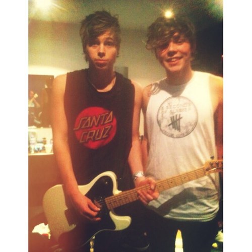 ♡ just two teenage girls obsessed with bands ♡ owners- Lauren and Stefanie