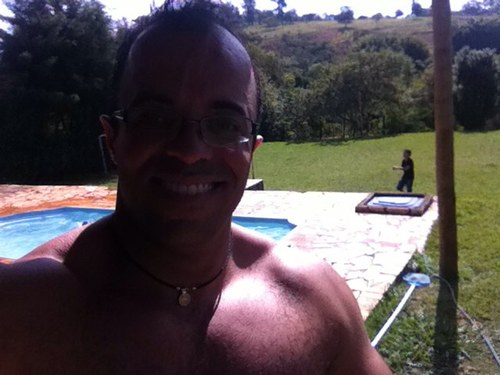 Passamos por angústia e tristeza pessoas que nos julga sem poder saber o porque é a verdade,mais deus sabe nos corações, onde gosto de viver,meu limite só o céu