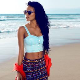 A TRÈS CHIC é o lugar certo para quem procura roupas e acessórios diferenciados, altíssimo astral, bom gosto, atendimento personalizado e preços bacanérrimos!