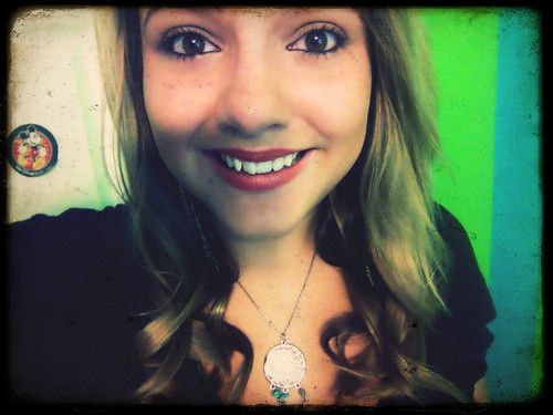 livelifefree98's profile picture. Heyy I'm Torie(: 15,  Music is my life, wannabe photographer(: