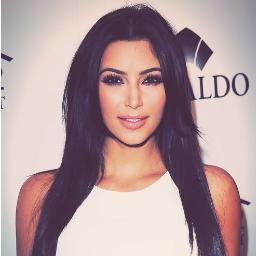 KhloeVanity_'s profile picture. Ravenclaw. Alumna y bruja extraordinaria. Rebelde y defensora de todo lo bello. Los prejuicios me tienen sin cuidado, llevo la neutralidad como forma de vida.