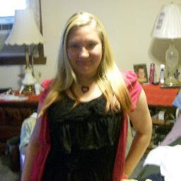i am 14 and i love my fans ,my family ,and sister @BeccaLynnKunkle i also love to sing and hope to be world tour kind of famous !!