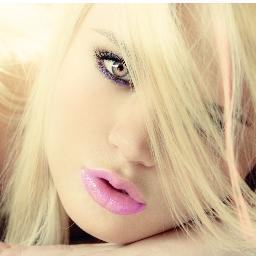 lina from Algeria i'am16 i love music and i study in boutaba bachir s .s