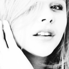 uisexybitch's profile picture. Lesbian for Selena