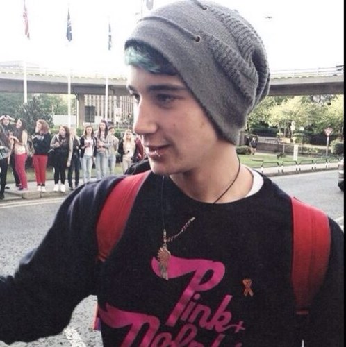 FREE FOLLOW PLEASE FOLLOW @nxtxliecxmeron I WILL FB ON THAT ACC IF YOU ASK @nxtxliecxmeron