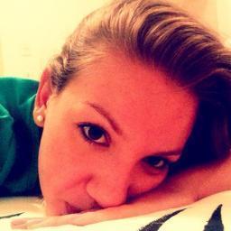 @GeorgiaaTavares As razões que me impedem de estar com você, vai além de te amar vai além do querer ..♪