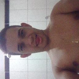 Um Homem que acima de tudo em DEUS confia ! Preocupado com o futuro mas sempre disposto em aproveitar o presente.:))