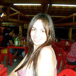 Sou uma Pessoa Muito sonhadora, e realista, porém alguém que olha e planeja o futuro com esperança......alguém que sempre está em busca do melhor........