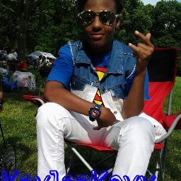 *Rapper Dancer Hooper* $Chasin Dis Paper$ . Im on my grind til i make it to the top. #Swag #MultiTalented #BallIsLife #TeamFollowBack  #ThatsHowIAm