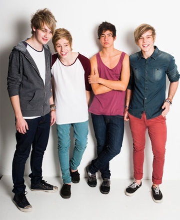 Cuenta dedicada a #5SOSFAM Jaen. Con quedadas y noticias. Alguna duda en @SheilaHoran1D o MD :)