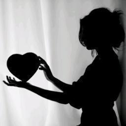 تؤيتأتي هي إنٺقاء واخٺياار لمفرداٺ ٺلذذٺ ﺑقراءﺗها فنشرﺗها من آجل أﻧاس راقين وليس بواقع أعيشہ ،فاتِنہ وﻟﺂ تغريني شهادة أحد بي،ﻟي حرية الٺعبير ولکم حرية المتابعہ