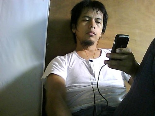 AtardhiThea's profile picture. Untuk bisa brtahan hidup mesti butuh perjuangan, klo gx mau berjuang berhentilah hidup.