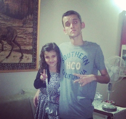 Filho de Deus.  17 anos.   Amo jogar bola e isso ,