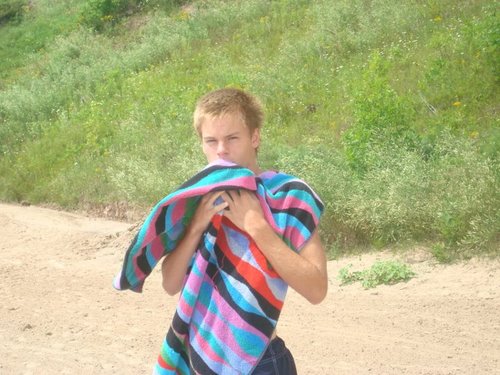 hendy017's profile picture. 