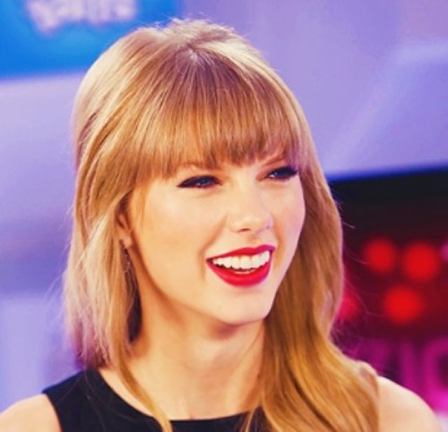 We're three girls tweeting about our love for Taylor Swift. Get live tweets on all things Tay right here! (: Long live to all swifties.