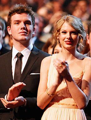 tswiftfake's profile picture. its Taylor bitch  :){FL}..{single and looking, bi} my bestieeeee @SmexyAssFake