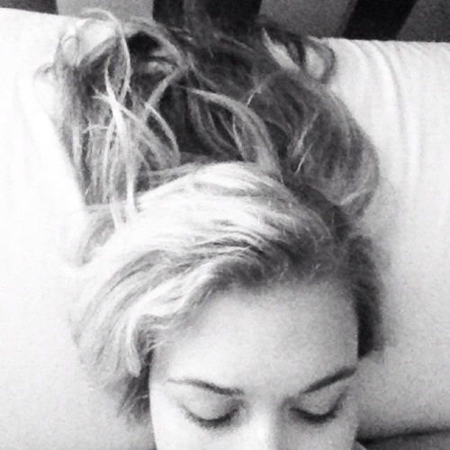 featherandbow's profile picture. 