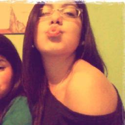 Soy Latina me encanta Justin Bieber. 
Me encanta Bailar y amo a justiiiiiin