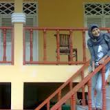 Berusahalah untuk menjadi pribadi yang baik. Tapi jika kamu merasa telah baik, tak ada alasan yang memperbolehkanmu untuk sombong.