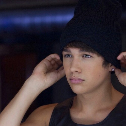 Melanie I'm 16, mahomie for life♡ I would fan girl allllll over austin if i see him haha. he's an inspiration and god bless him :$
